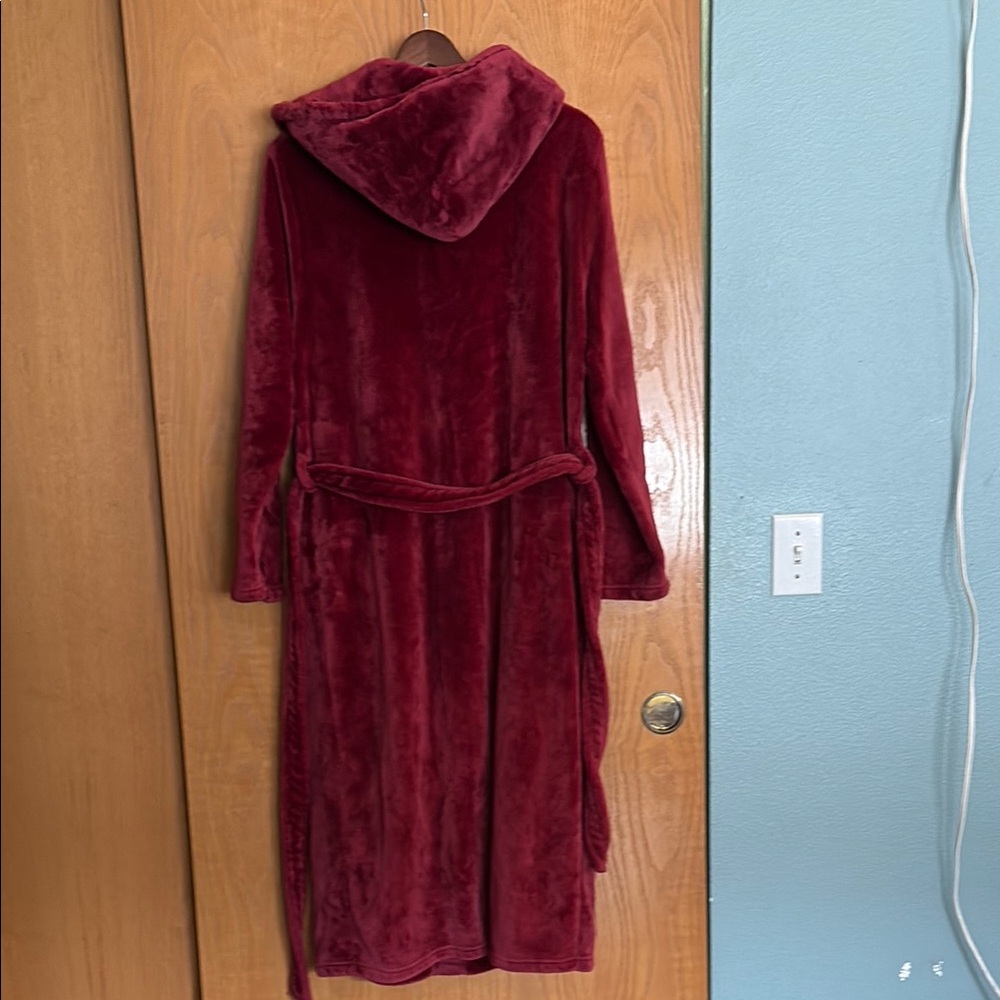 Joyaria Deep Red Plush Robe - Picture 4 of 6